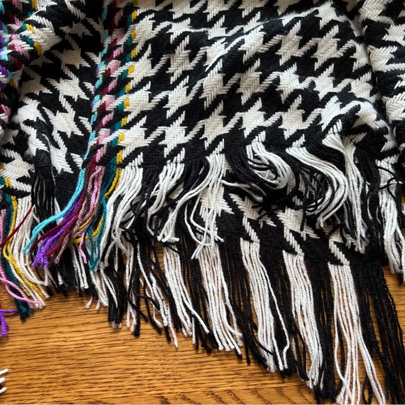 ⭐️ Chico’s One Size Fits All Multicolor Houndstooth Poncho Wrap STUNNING - Picture 13 of 13